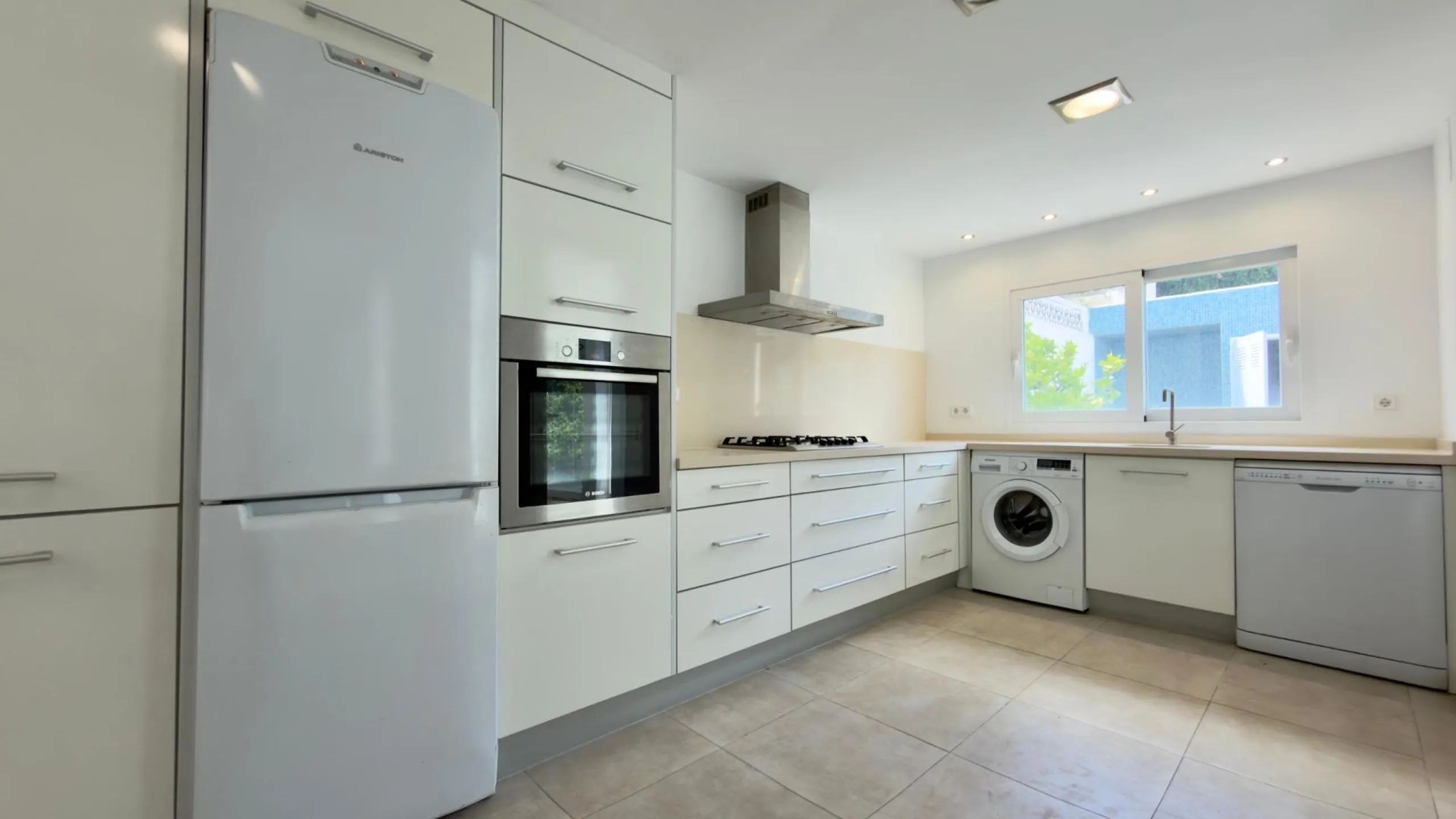 Exclusive renovated semi-detached house in the heart of Albir
