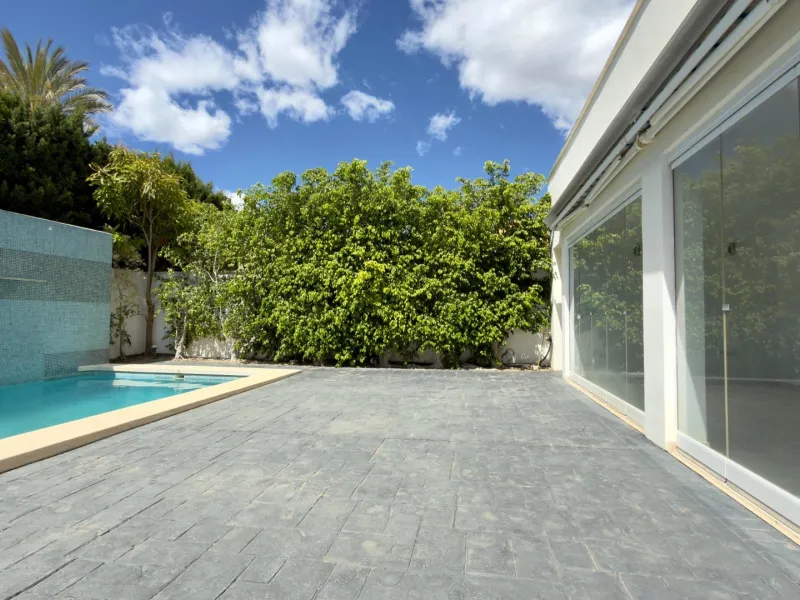 Exclusive renovated semi-detached house in the heart of Albir