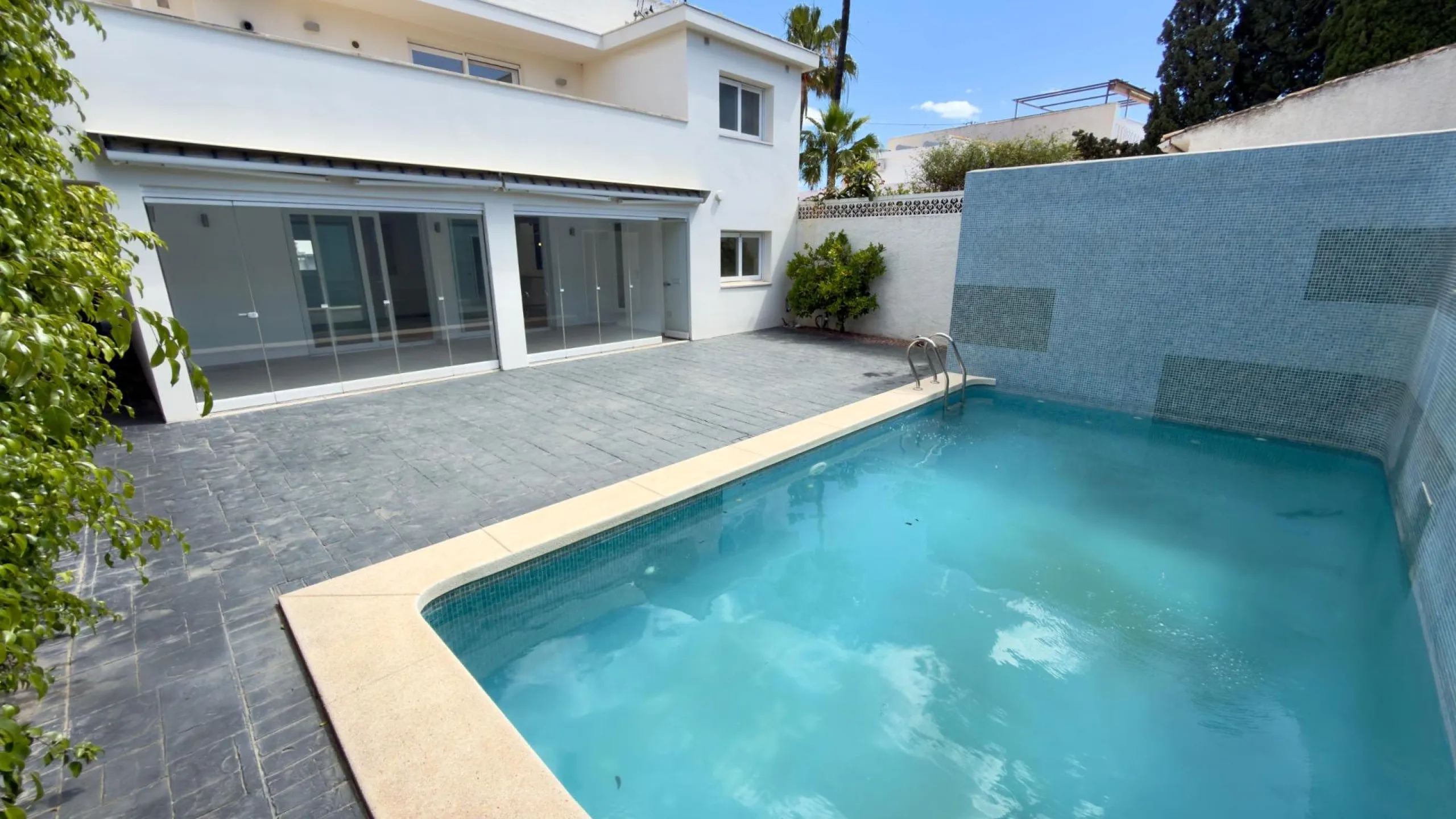 Exclusive renovated semi-detached house in the heart of Albir