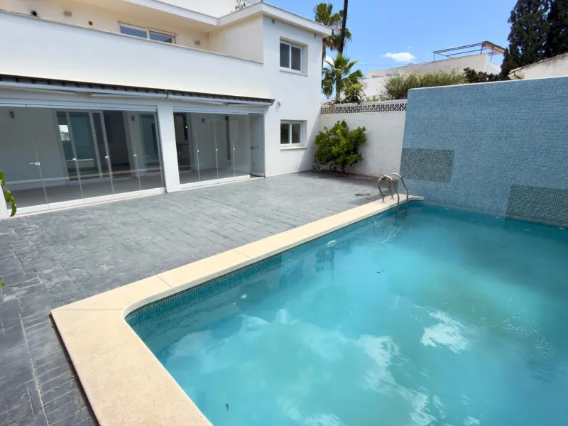 Exclusive renovated semi-detached house in the heart of Albir