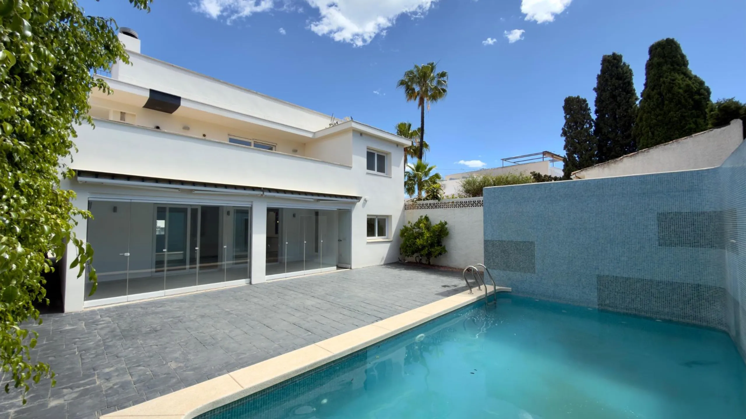 Exclusive renovated semi-detached house in the heart of Albir