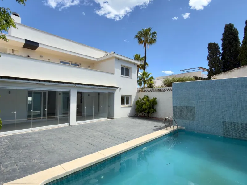 Exclusive renovated semi-detached house in the heart of Albir