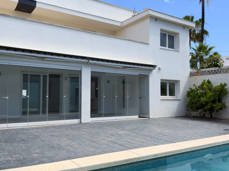 Exclusive renovated semi-detached house in the heart of Albir