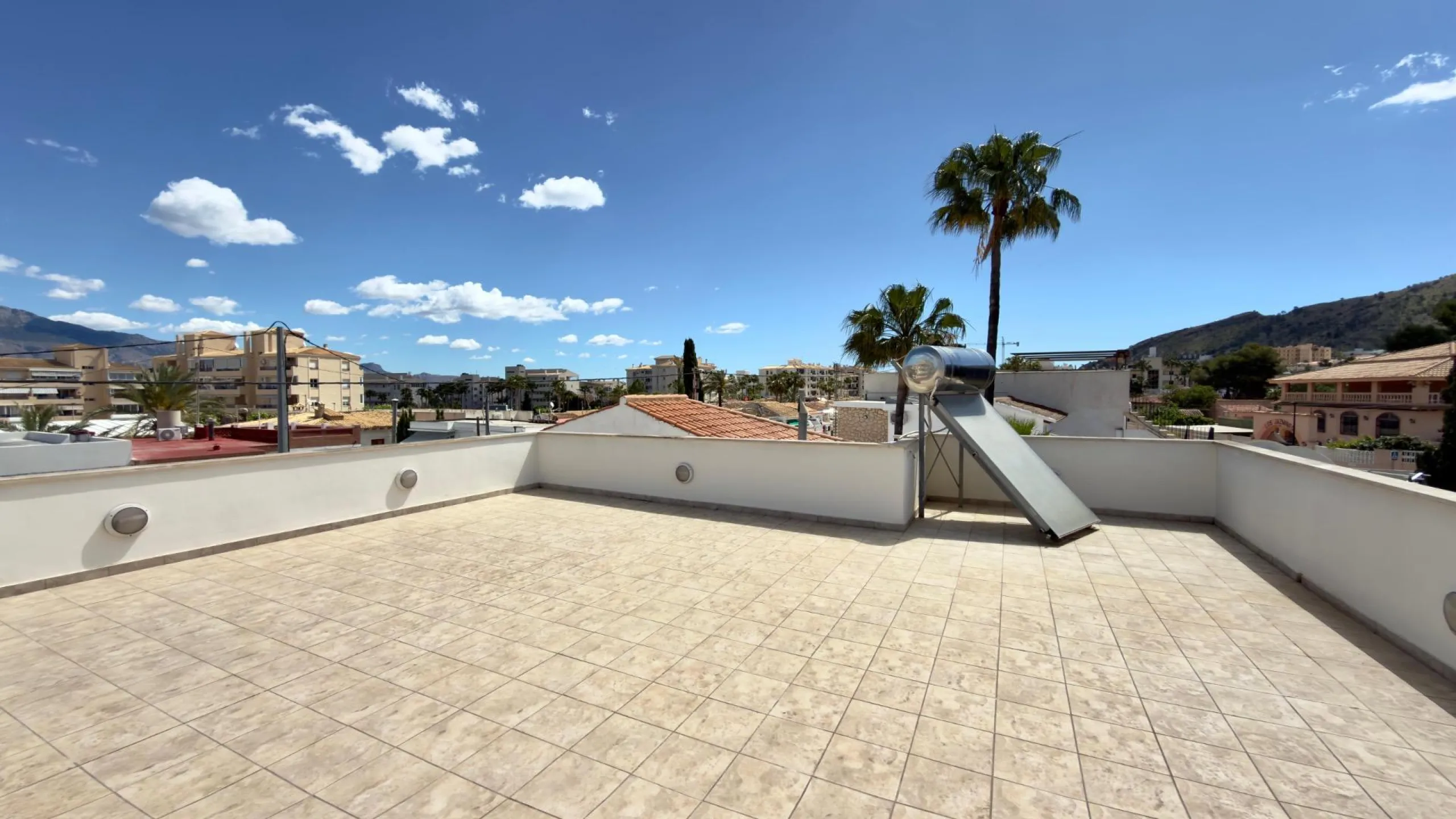 Exclusive renovated semi-detached house in the heart of Albir