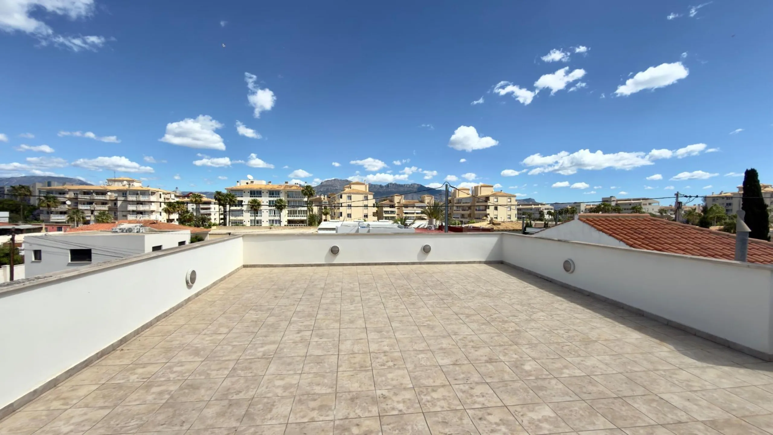 Exclusive renovated semi-detached house in the heart of Albir