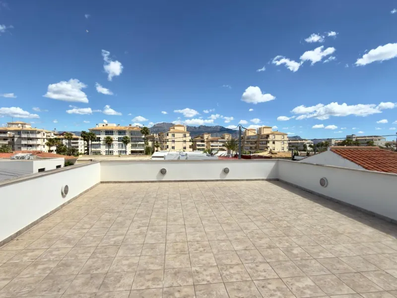 Exclusive renovated semi-detached house in the heart of Albir
