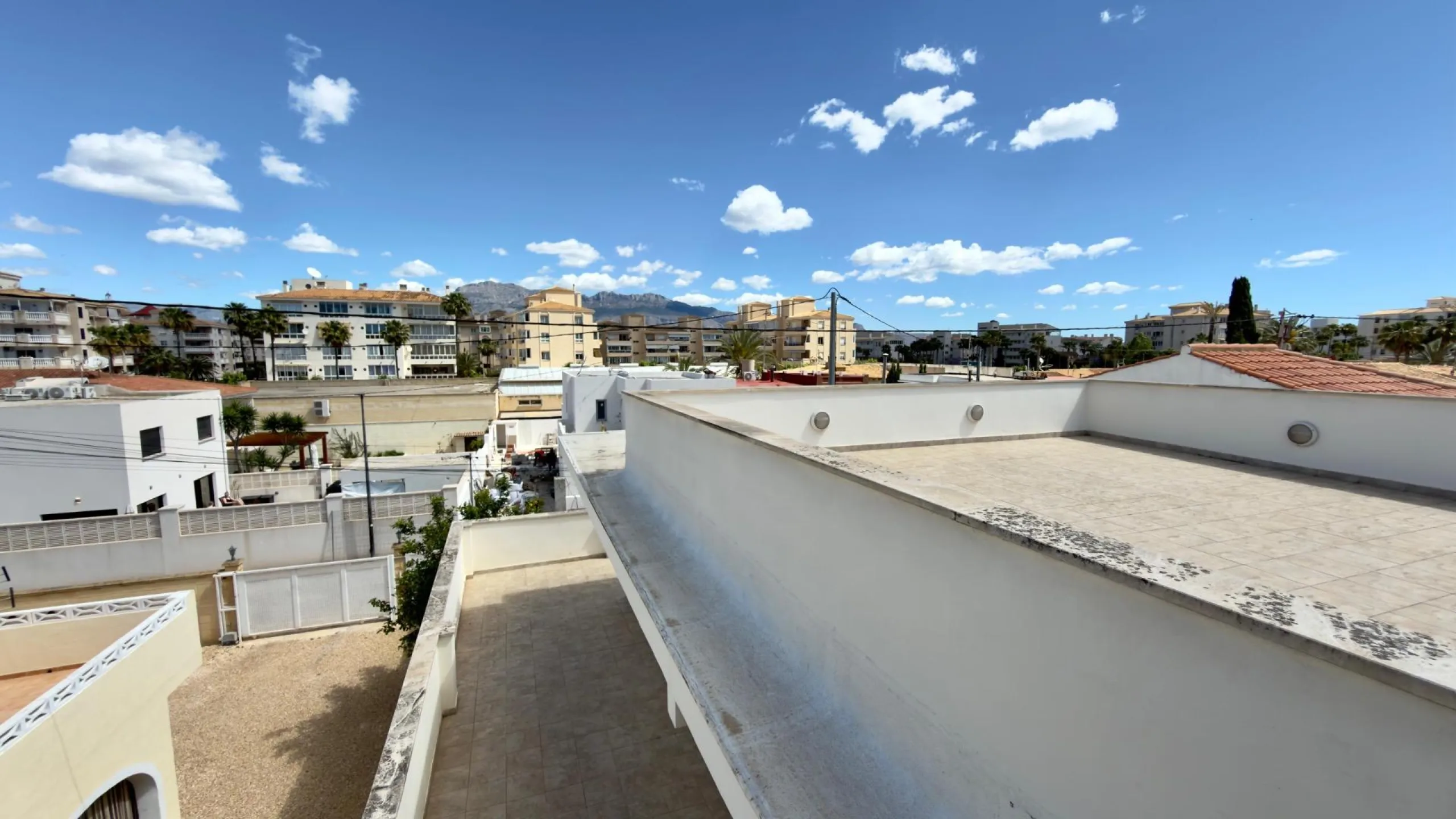 Exclusive renovated semi-detached house in the heart of Albir