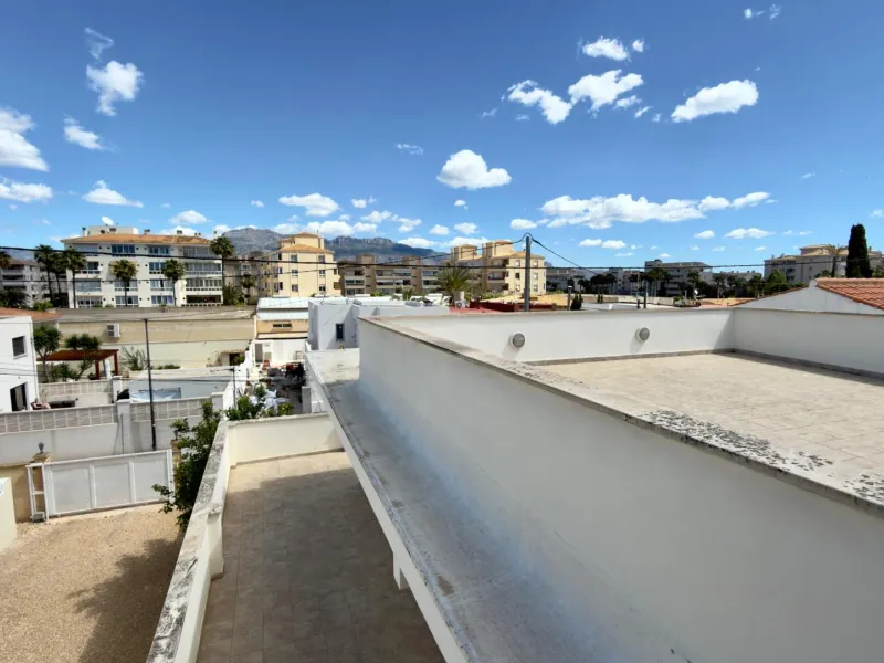 Exclusive renovated semi-detached house in the heart of Albir
