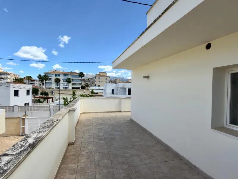 Exclusive renovated semi-detached house in the heart of Albir