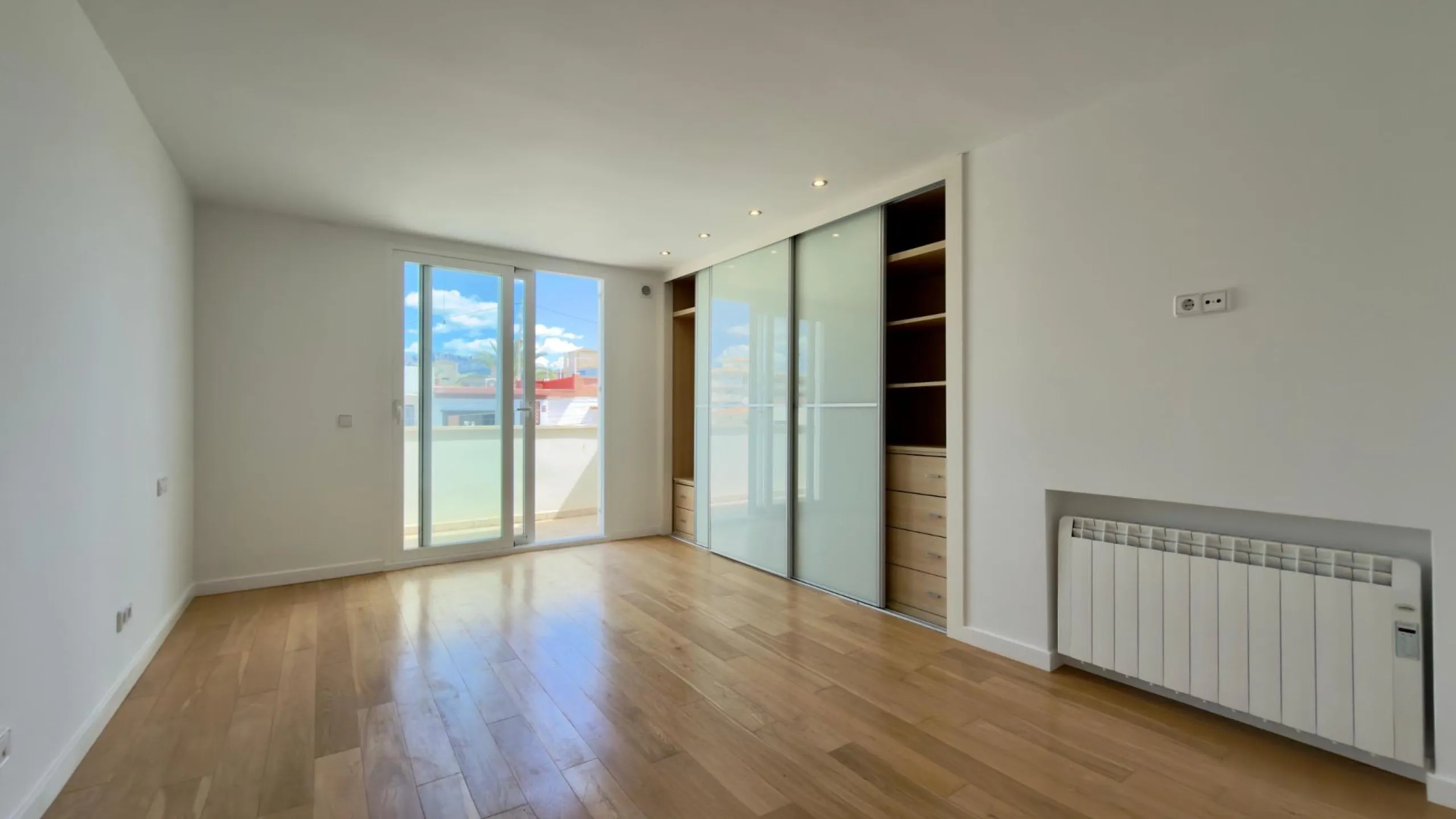 Exclusive renovated semi-detached house in the heart of Albir