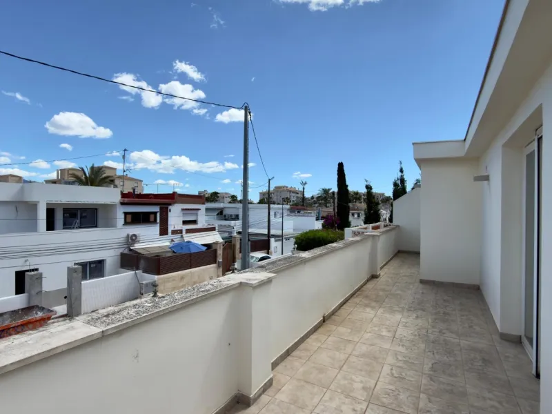 Exclusive renovated semi-detached house in the heart of Albir