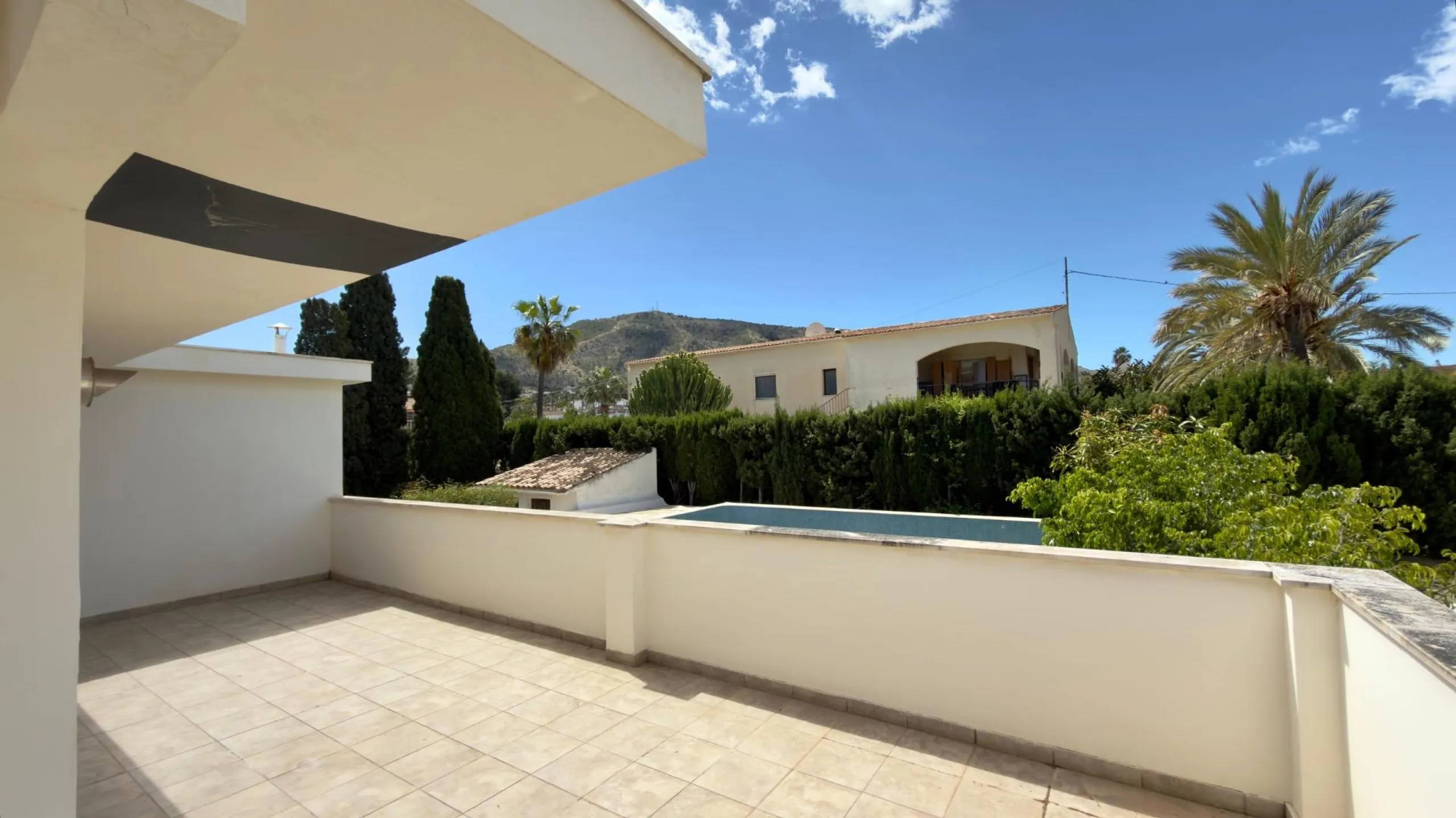 Exclusive renovated semi-detached house in the heart of Albir