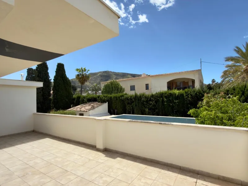 Exclusive renovated semi-detached house in the heart of Albir