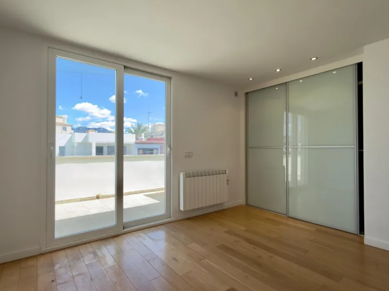 Exclusive renovated semi-detached house in the heart of Albir