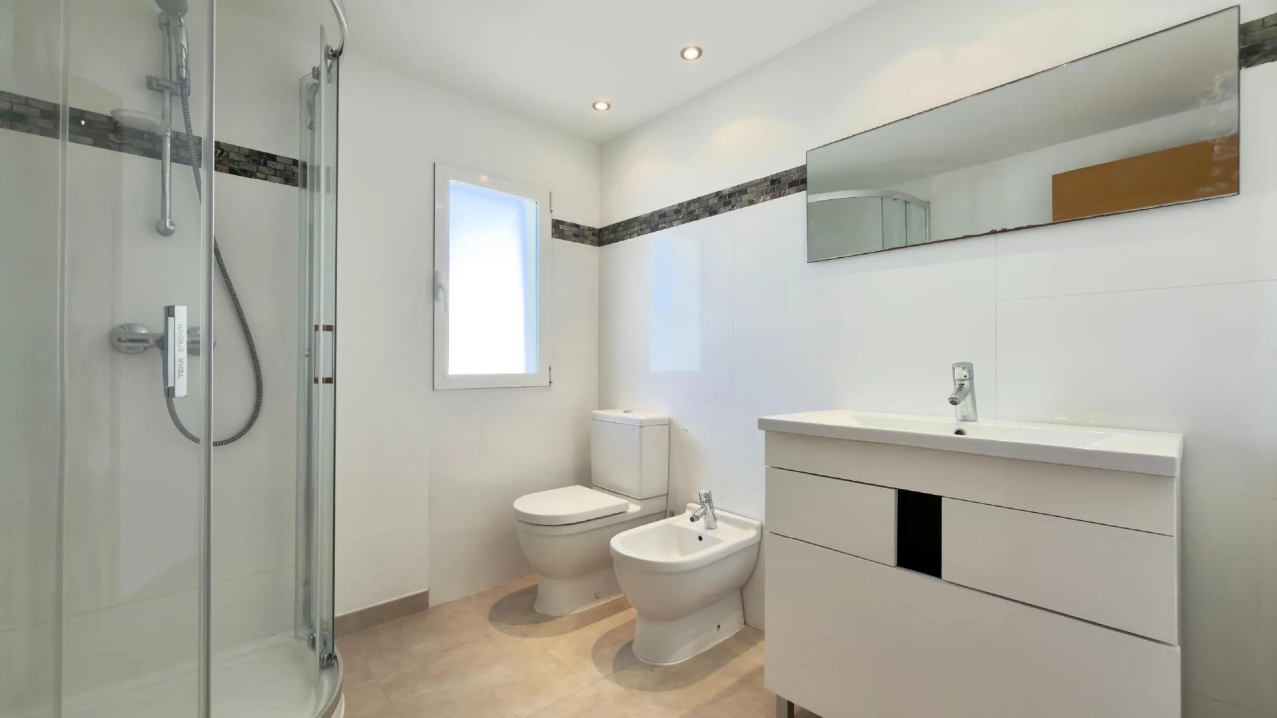 Exclusive renovated semi-detached house in the heart of Albir