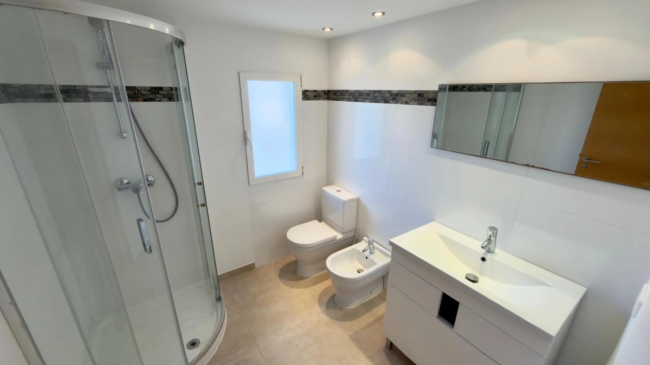 Exclusive renovated semi-detached house in the heart of Albir