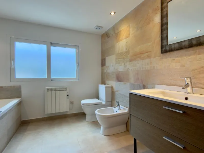Exclusive renovated semi-detached house in the heart of Albir
