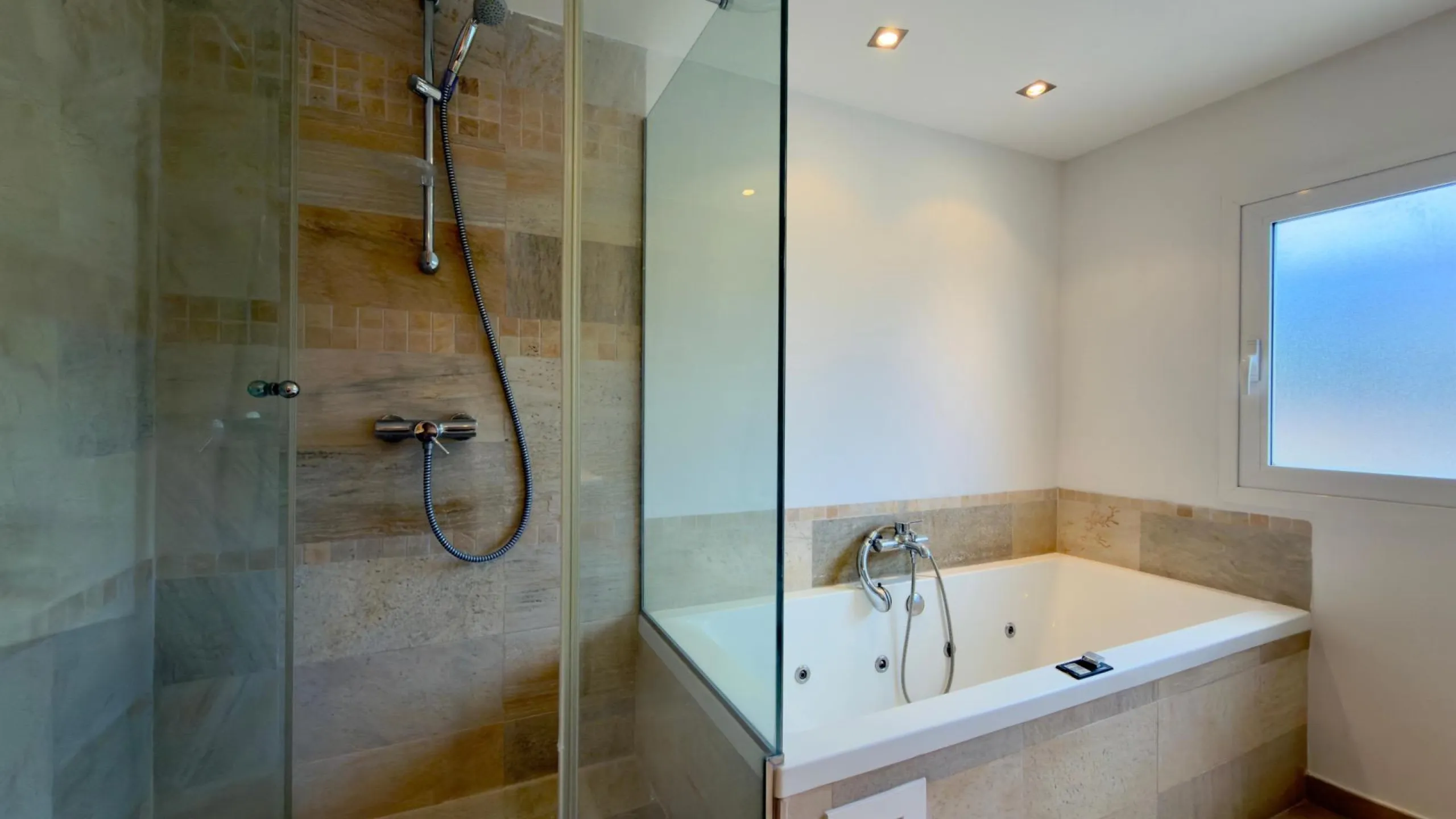 Exclusive renovated semi-detached house in the heart of Albir