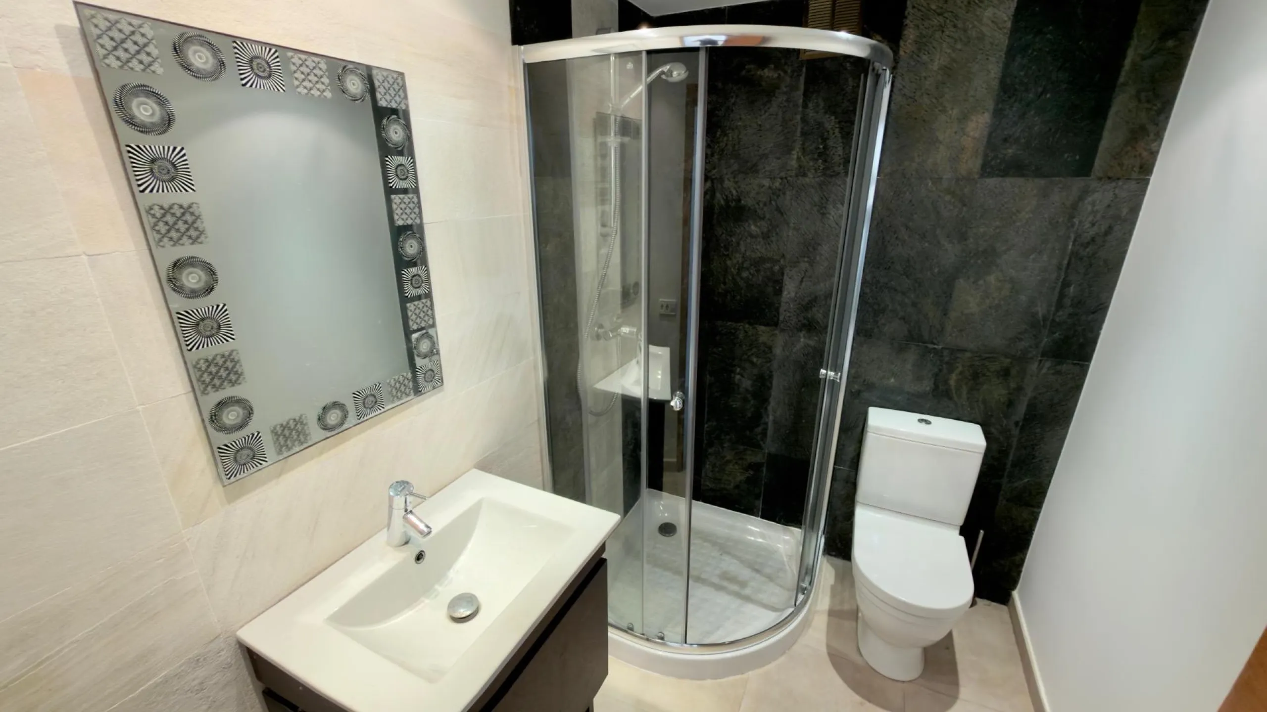 Exclusive renovated semi-detached house in the heart of Albir