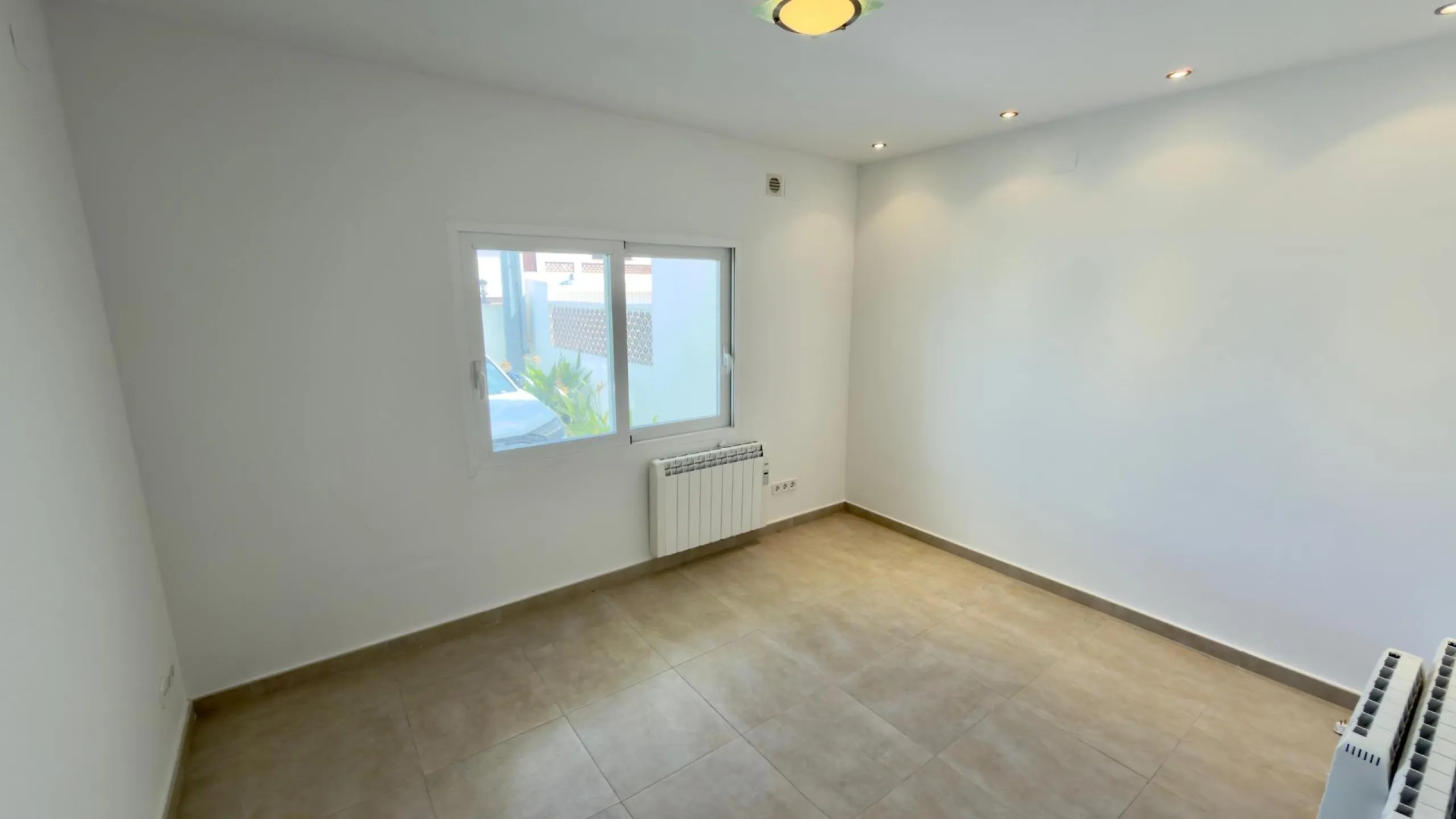 Exclusive renovated semi-detached house in the heart of Albir