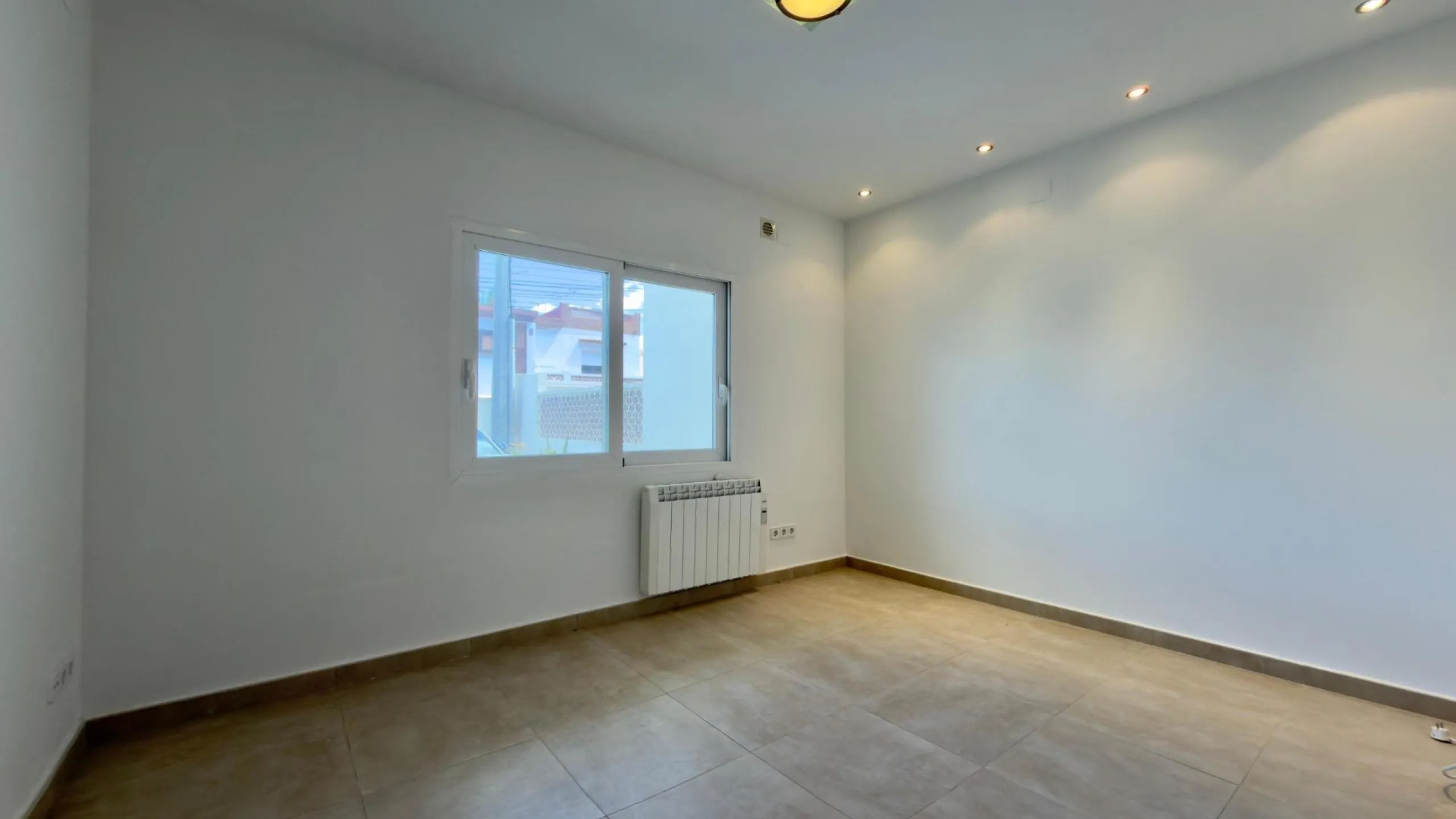 Exclusive renovated semi-detached house in the heart of Albir