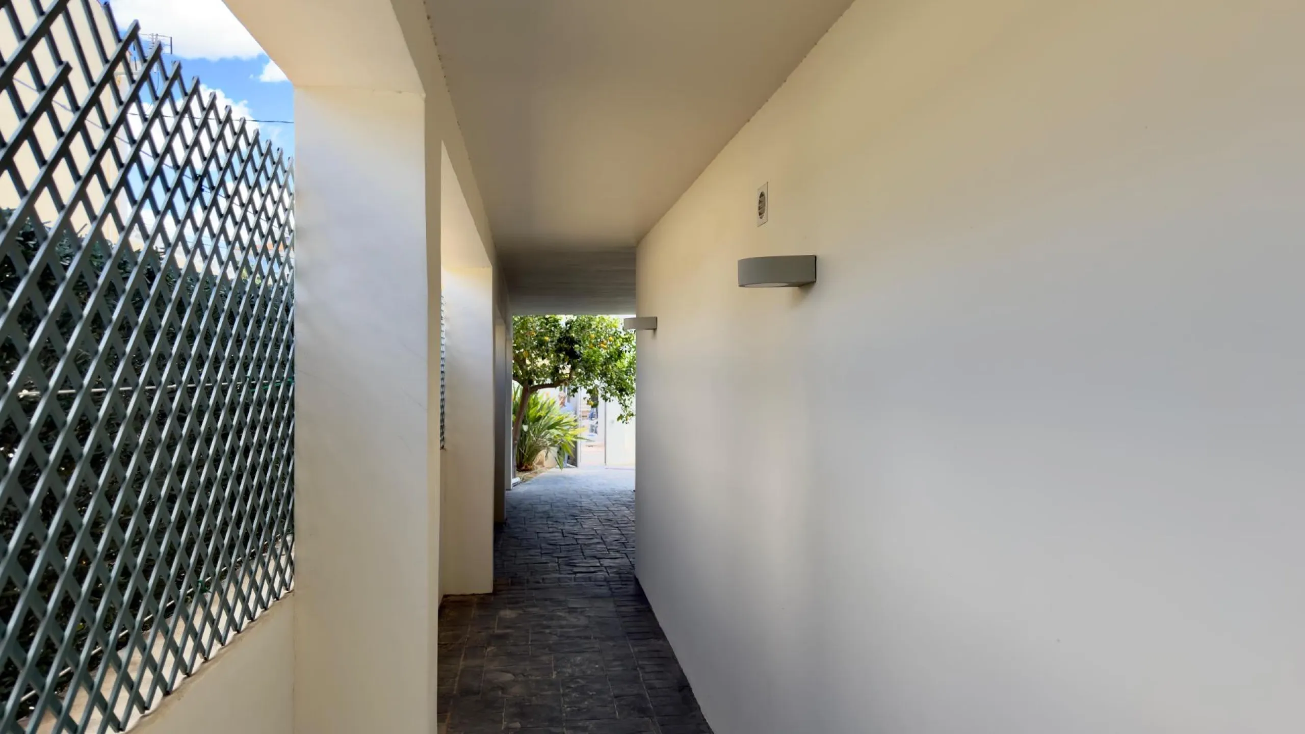 Exclusive renovated semi-detached house in the heart of Albir