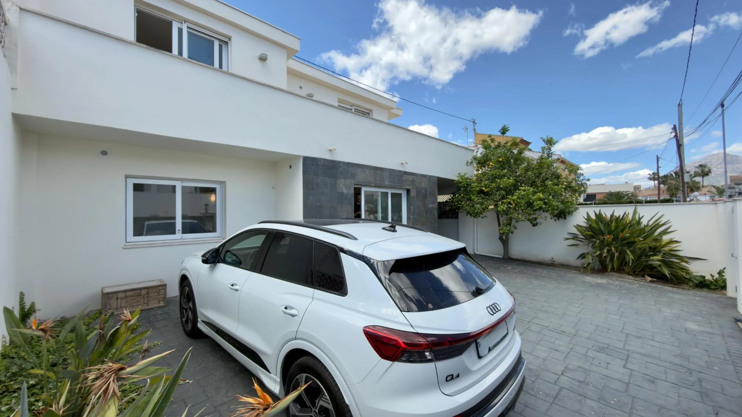 Exclusive renovated semi-detached house in the heart of Albir