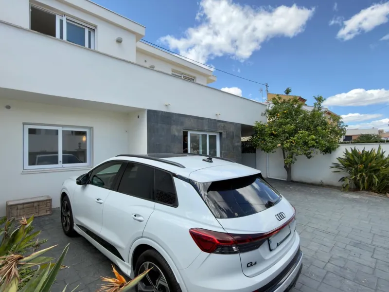 Exclusive renovated semi-detached house in the heart of Albir
