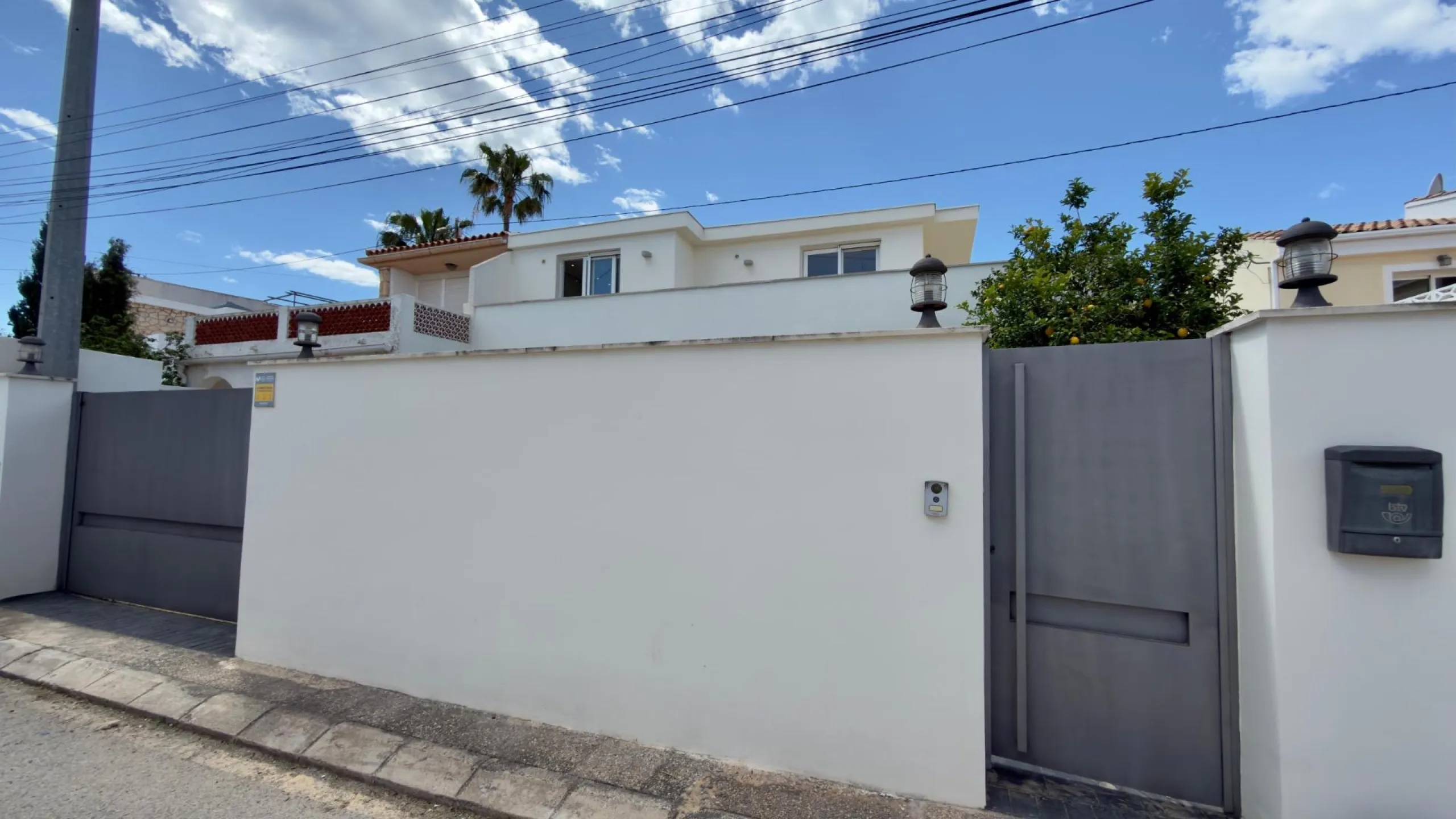 Exclusive renovated semi-detached house in the heart of Albir
