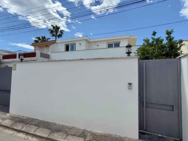 Exclusive renovated semi-detached house in the heart of Albir
