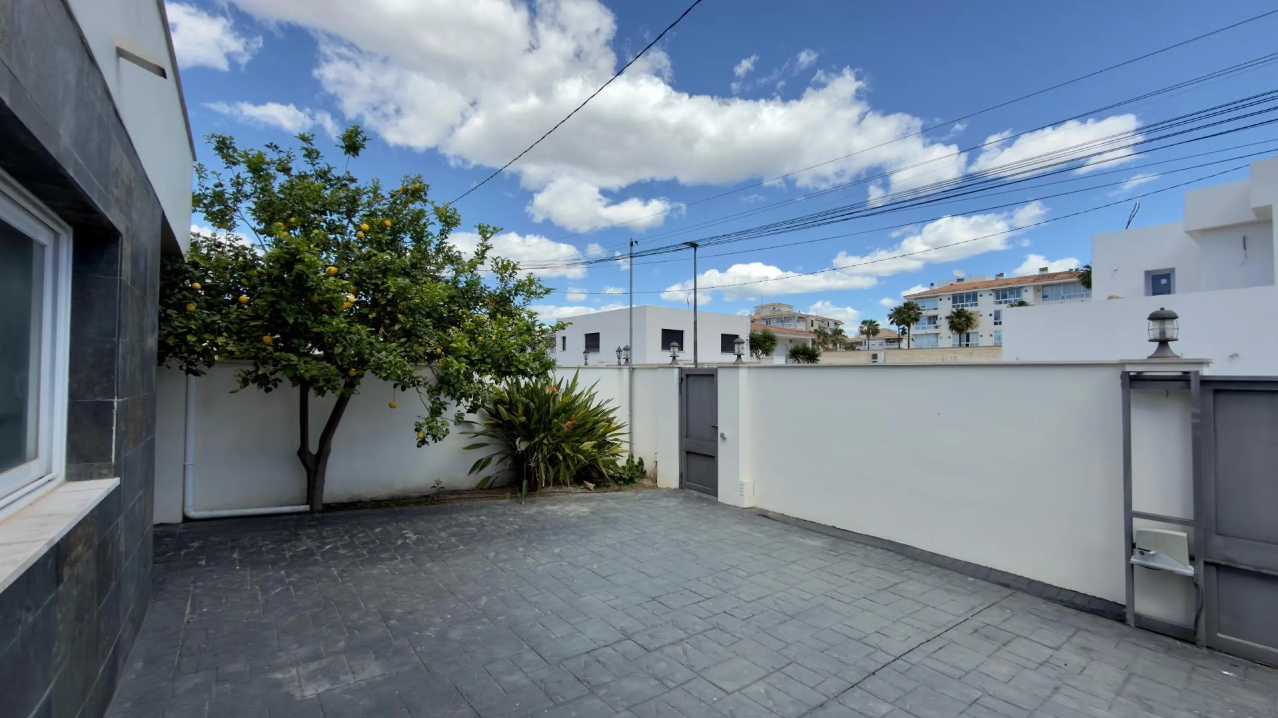 Exclusive renovated semi-detached house in the heart of Albir