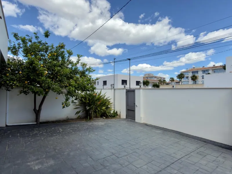 Exclusive renovated semi-detached house in the heart of Albir