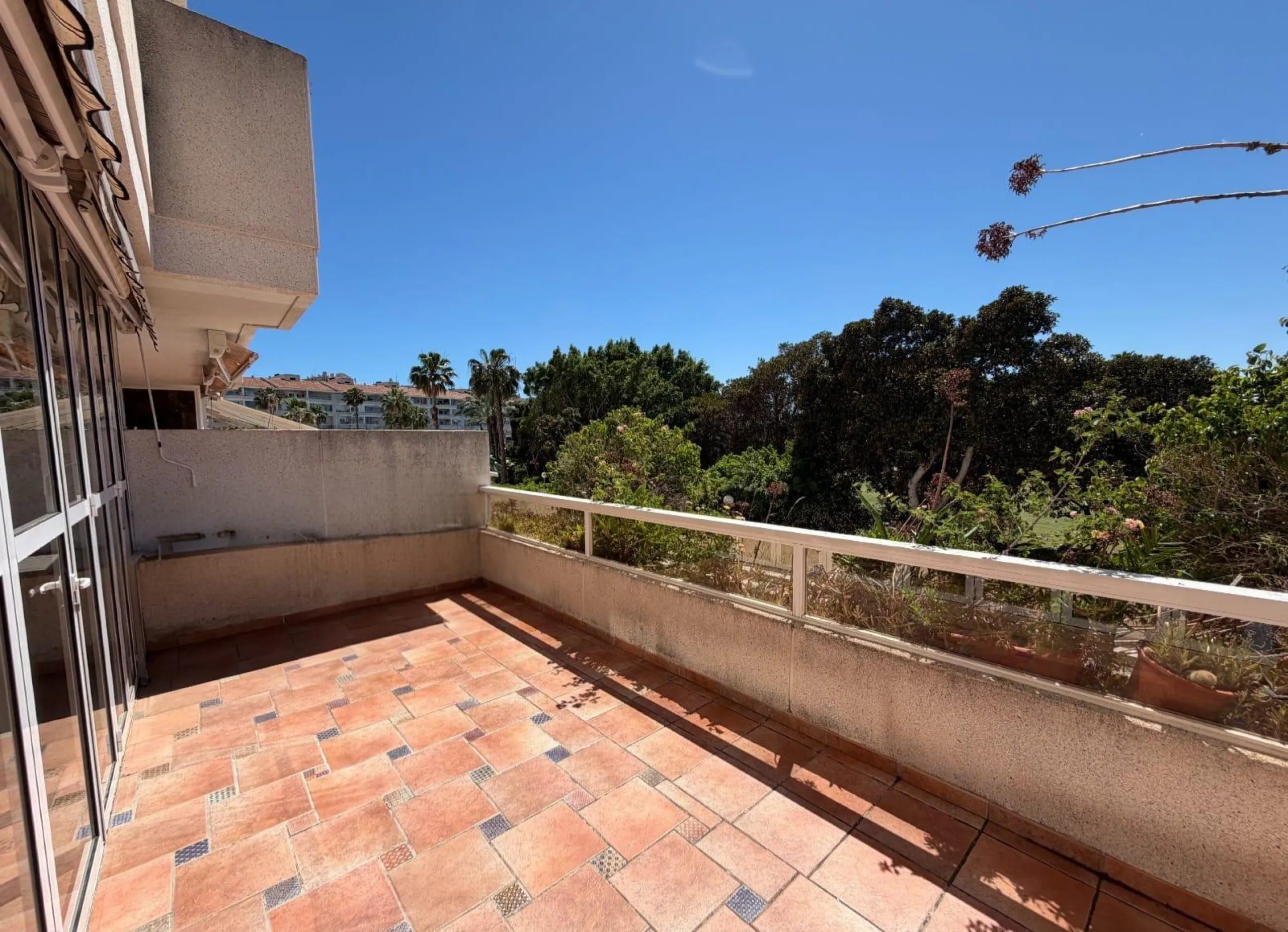 SPECTACULAR HOUSING WITH HUGE TERRACE ON THE FRONT LINE OF GOLF IN PLAYA DE SAN JUAN