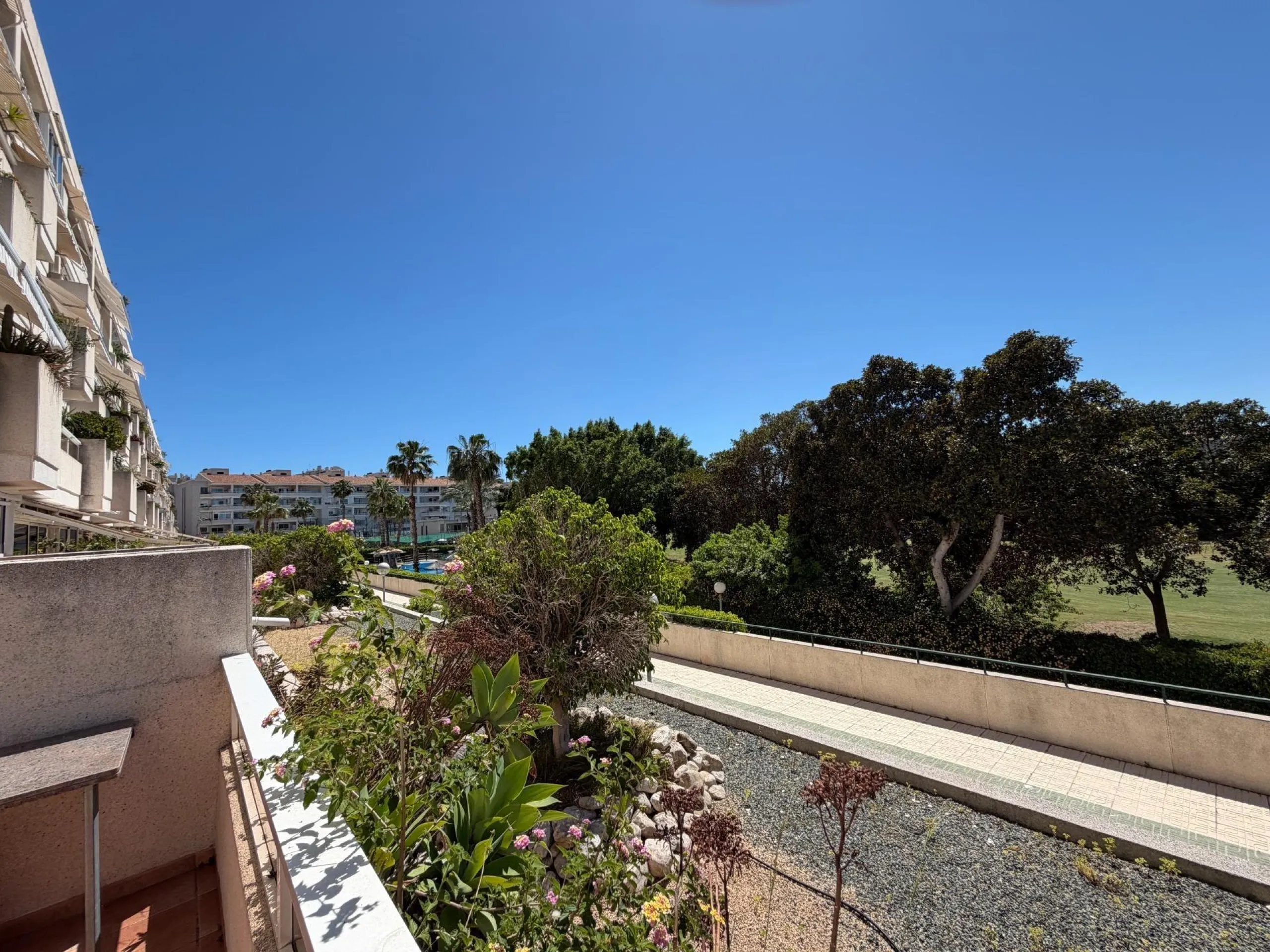 SPECTACULAR HOUSING WITH HUGE TERRACE ON THE FRONT LINE OF GOLF IN PLAYA DE SAN JUAN