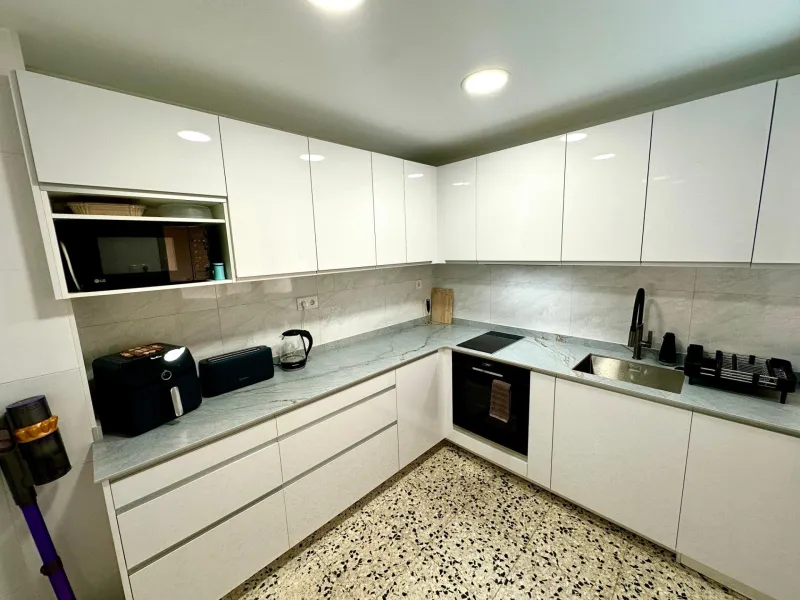 Spacious fully renovated apartment for sale in the Campoamor area of Alicante.