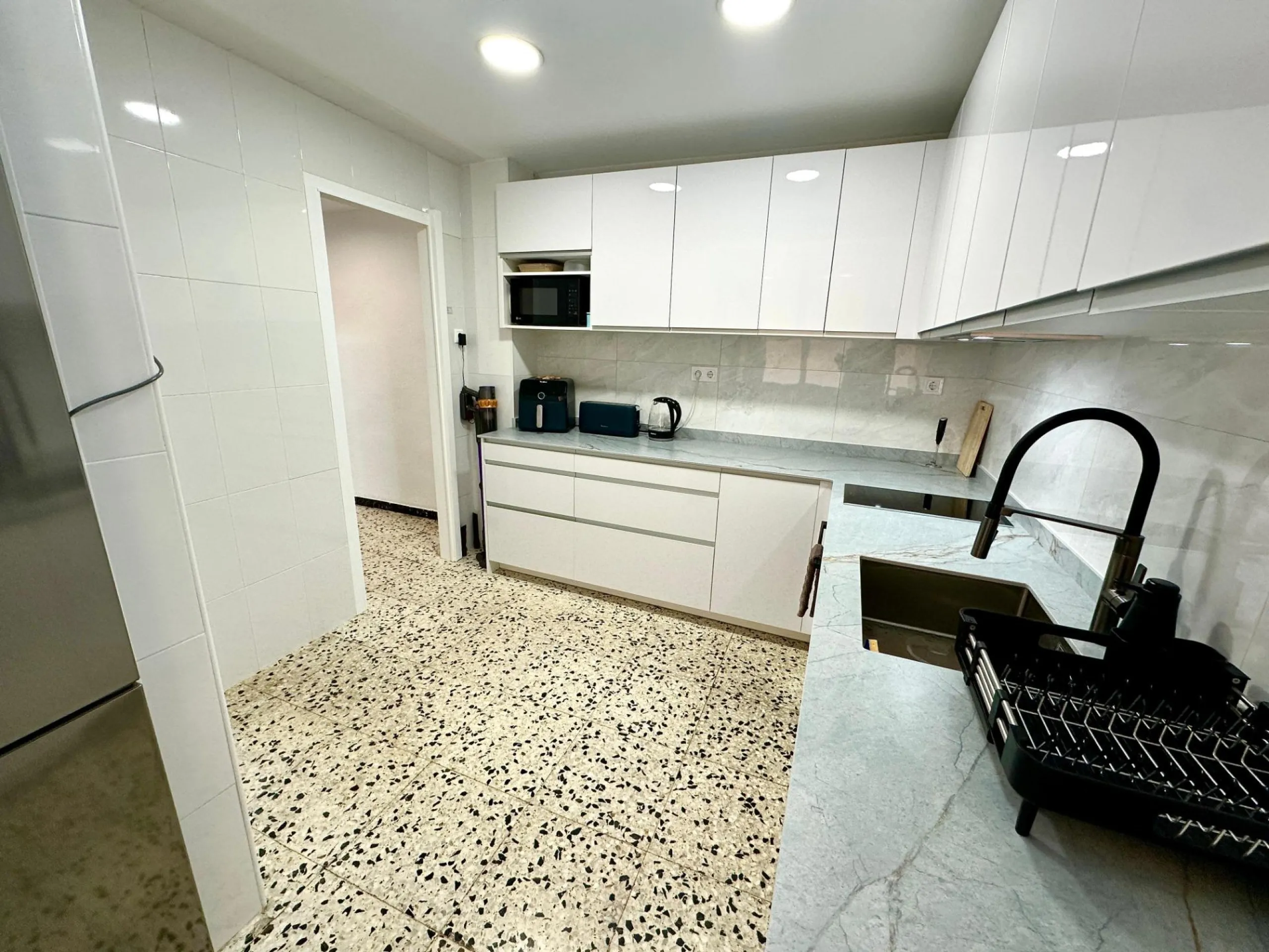 Spacious fully renovated apartment for sale in the Campoamor area of Alicante.