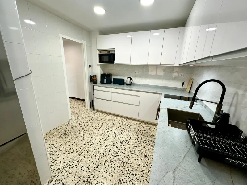 Spacious fully renovated apartment for sale in the Campoamor area of Alicante.