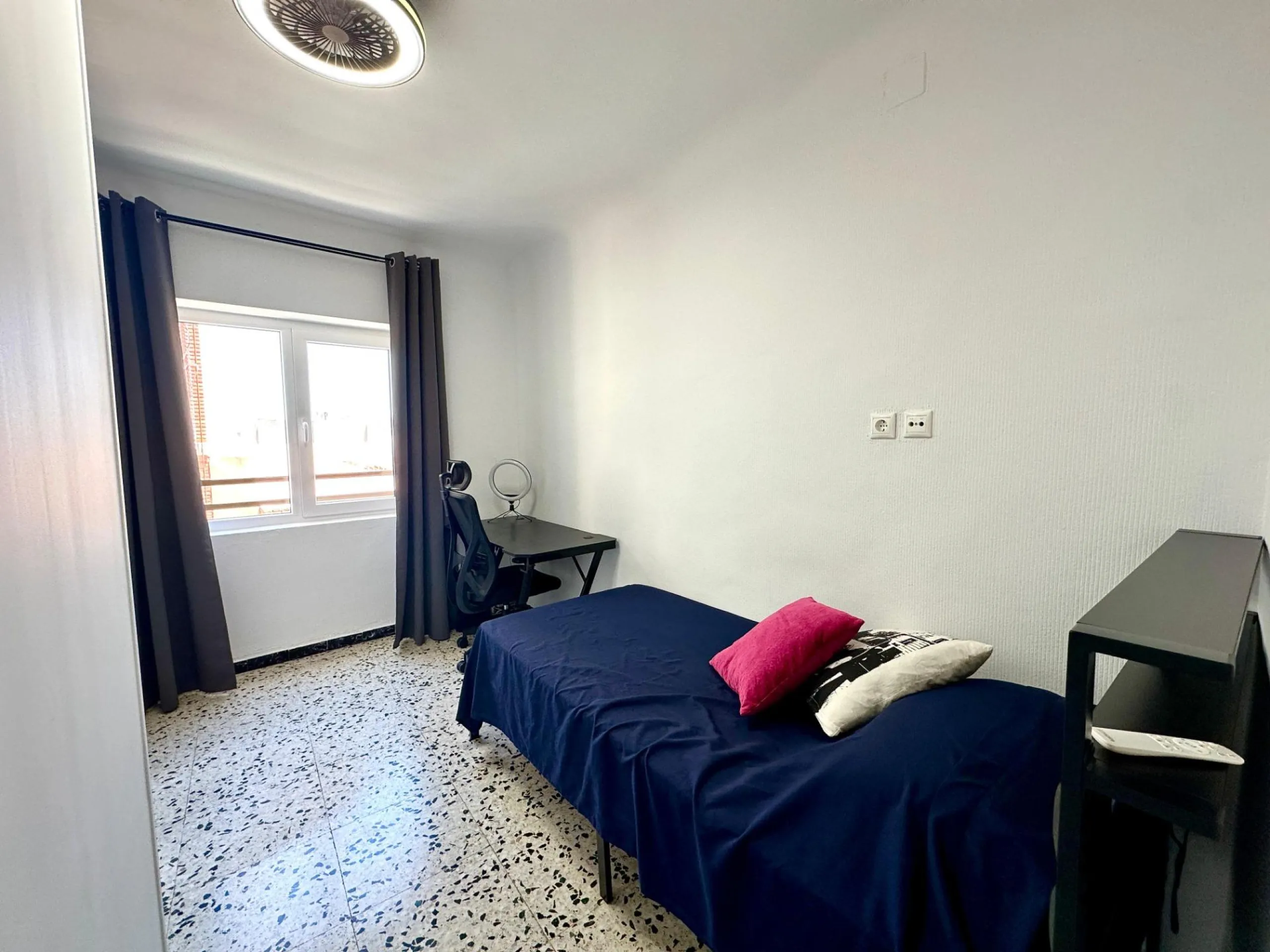 Spacious fully renovated apartment for sale in the Campoamor area of Alicante.
