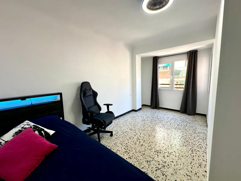 Spacious fully renovated apartment for sale in the Campoamor area of Alicante.