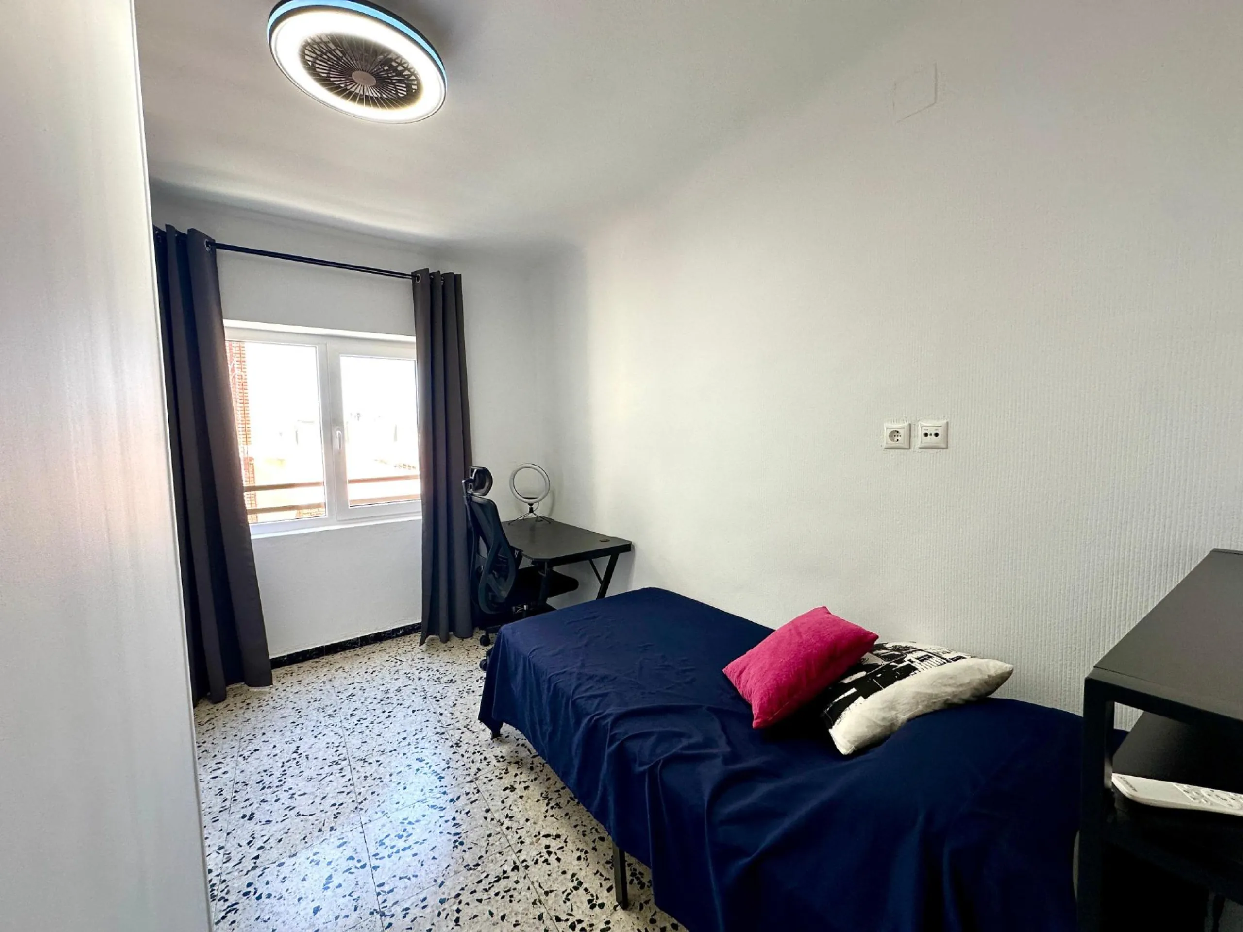 Spacious fully renovated apartment for sale in the Campoamor area of Alicante.