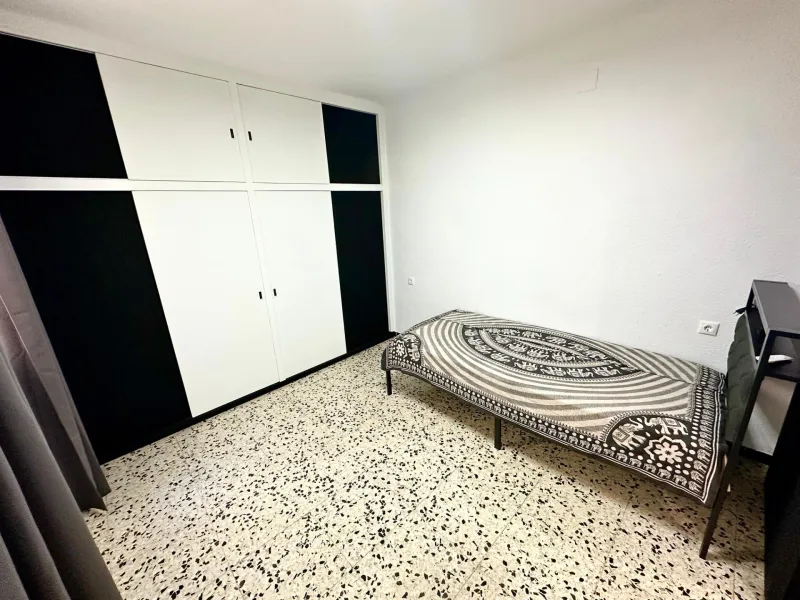 Spacious fully renovated apartment for sale in the Campoamor area of Alicante.