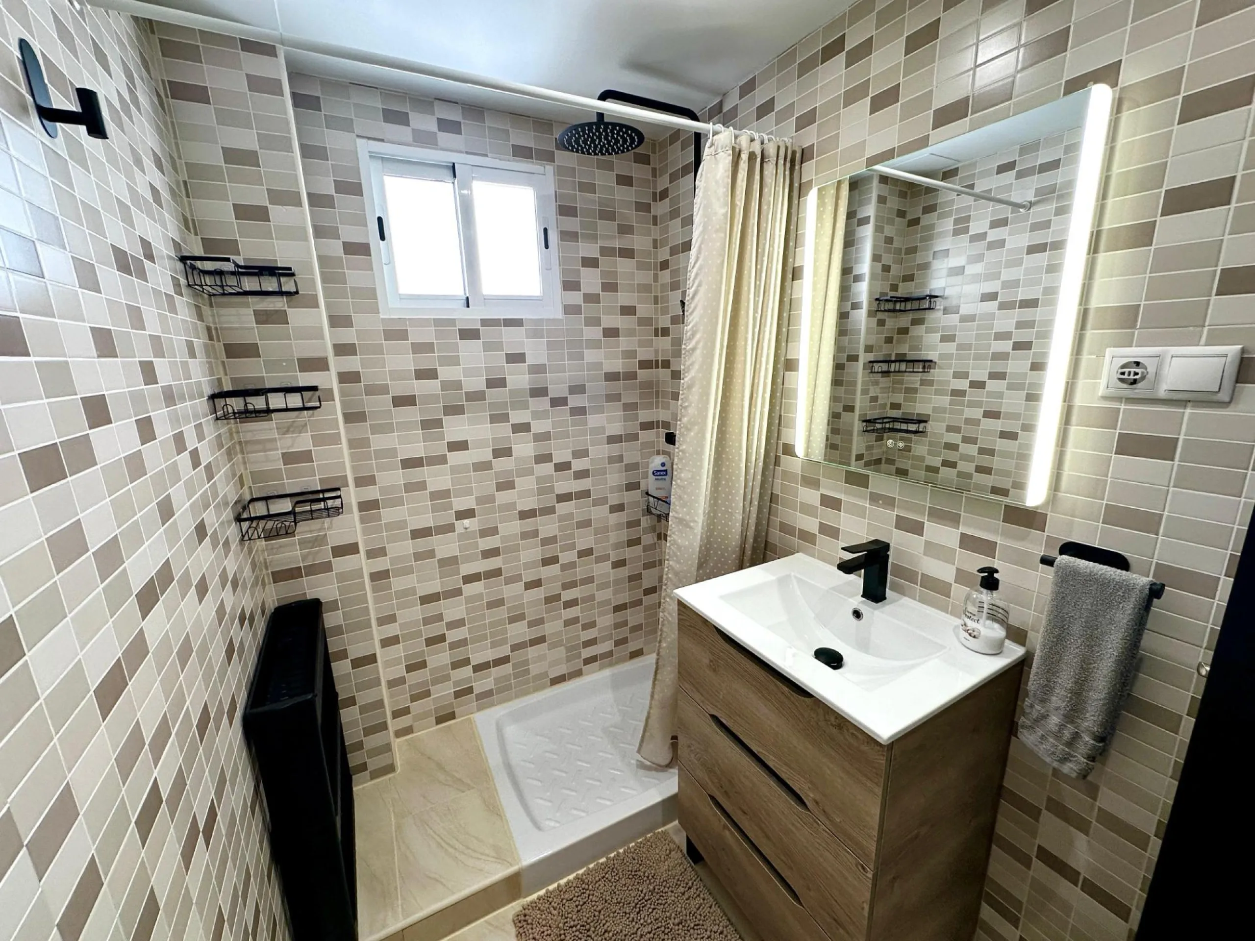 Spacious fully renovated apartment for sale in the Campoamor area of Alicante.