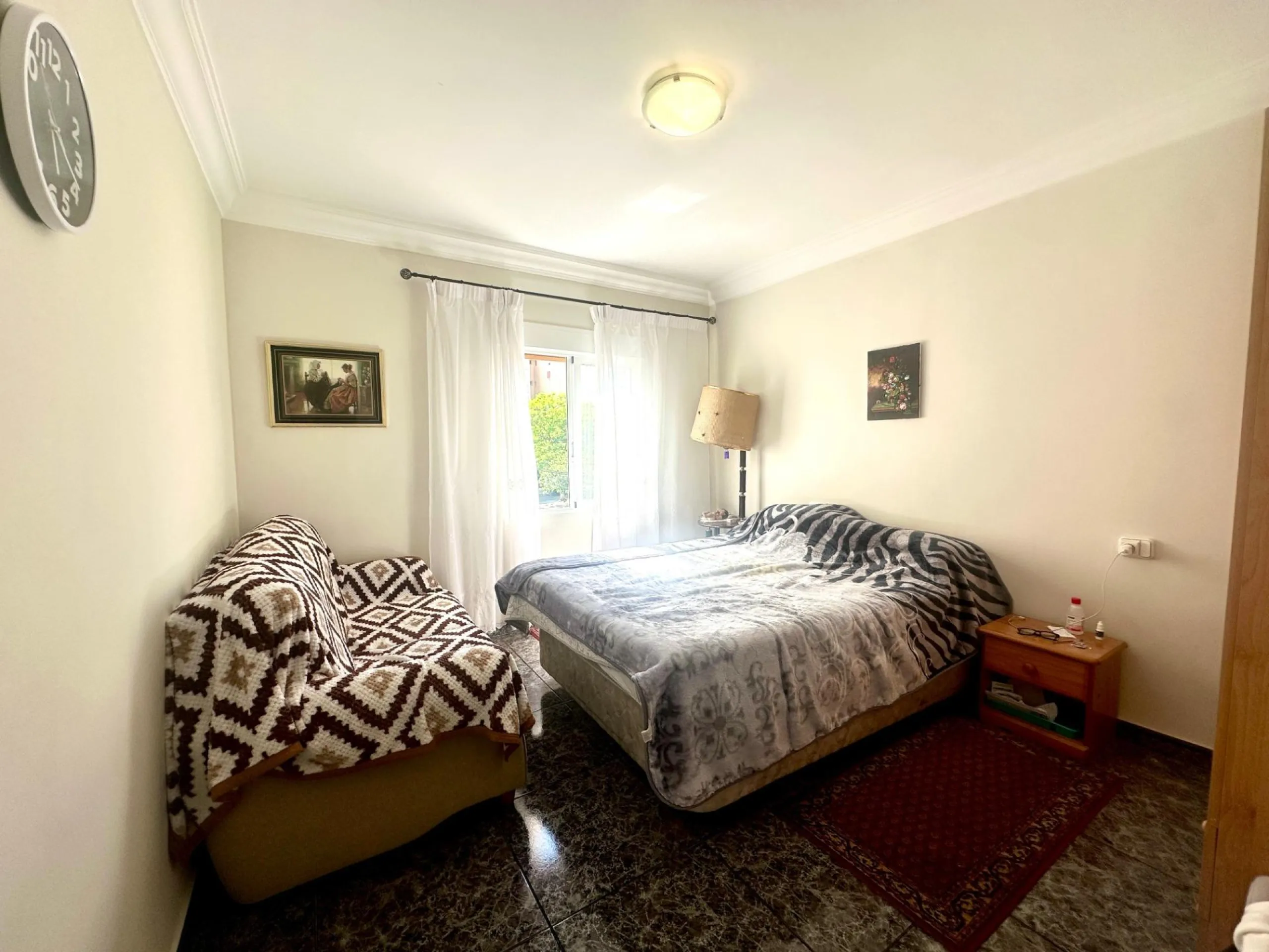 Se vende luminoso apartamento en Alicante, zona Virgen del Remedio.