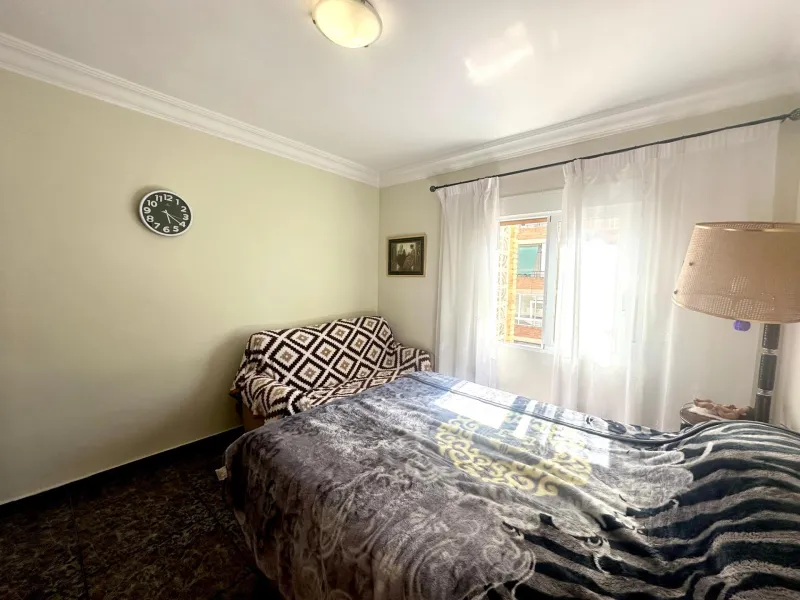 Se vende luminoso apartamento en Alicante, zona Virgen del Remedio.