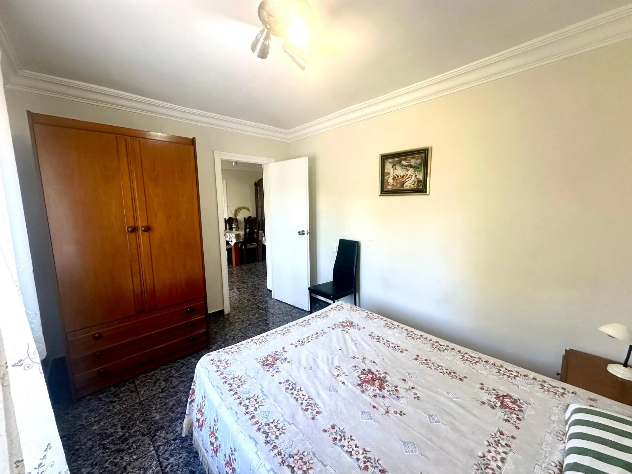 Se vende luminoso apartamento en Alicante, zona Virgen del Remedio.