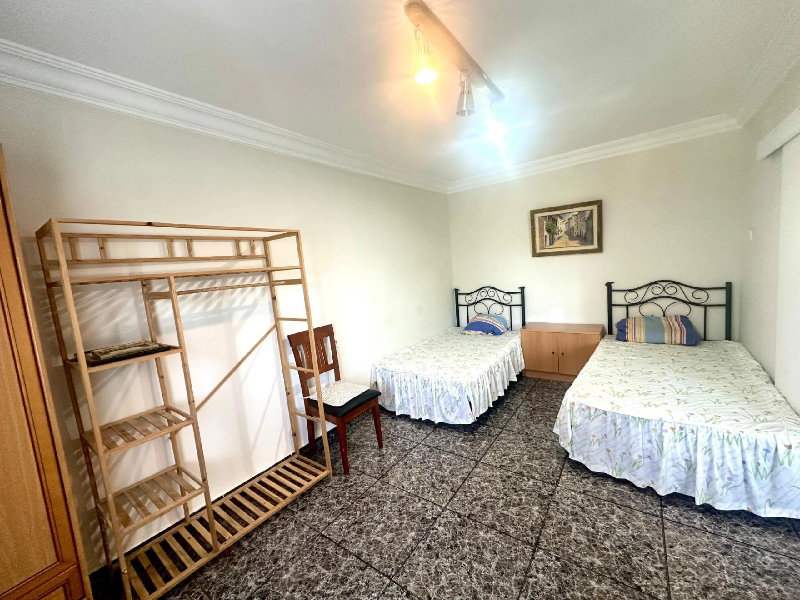Se vende luminoso apartamento en Alicante, zona Virgen del Remedio.