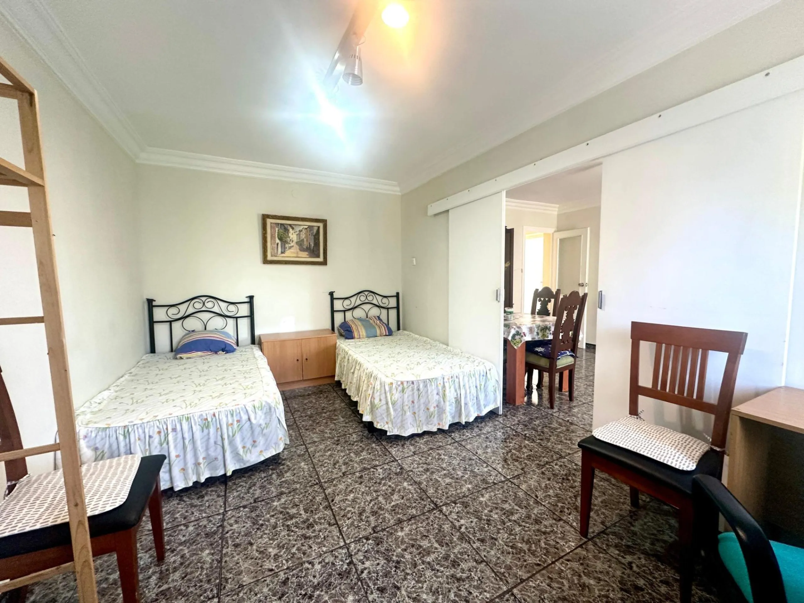 Se vende luminoso apartamento en Alicante, zona Virgen del Remedio.