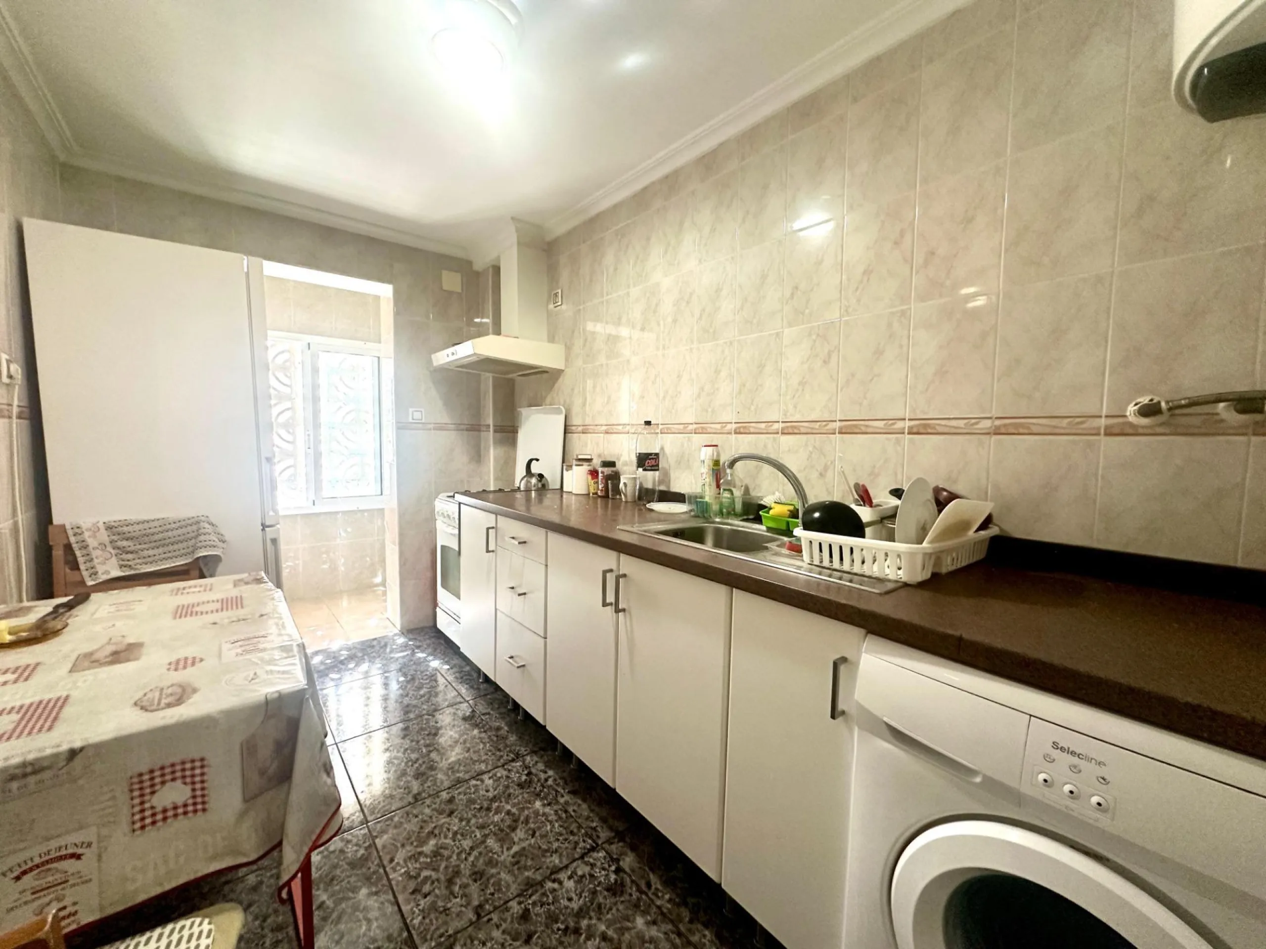 Se vende luminoso apartamento en Alicante, zona Virgen del Remedio.
