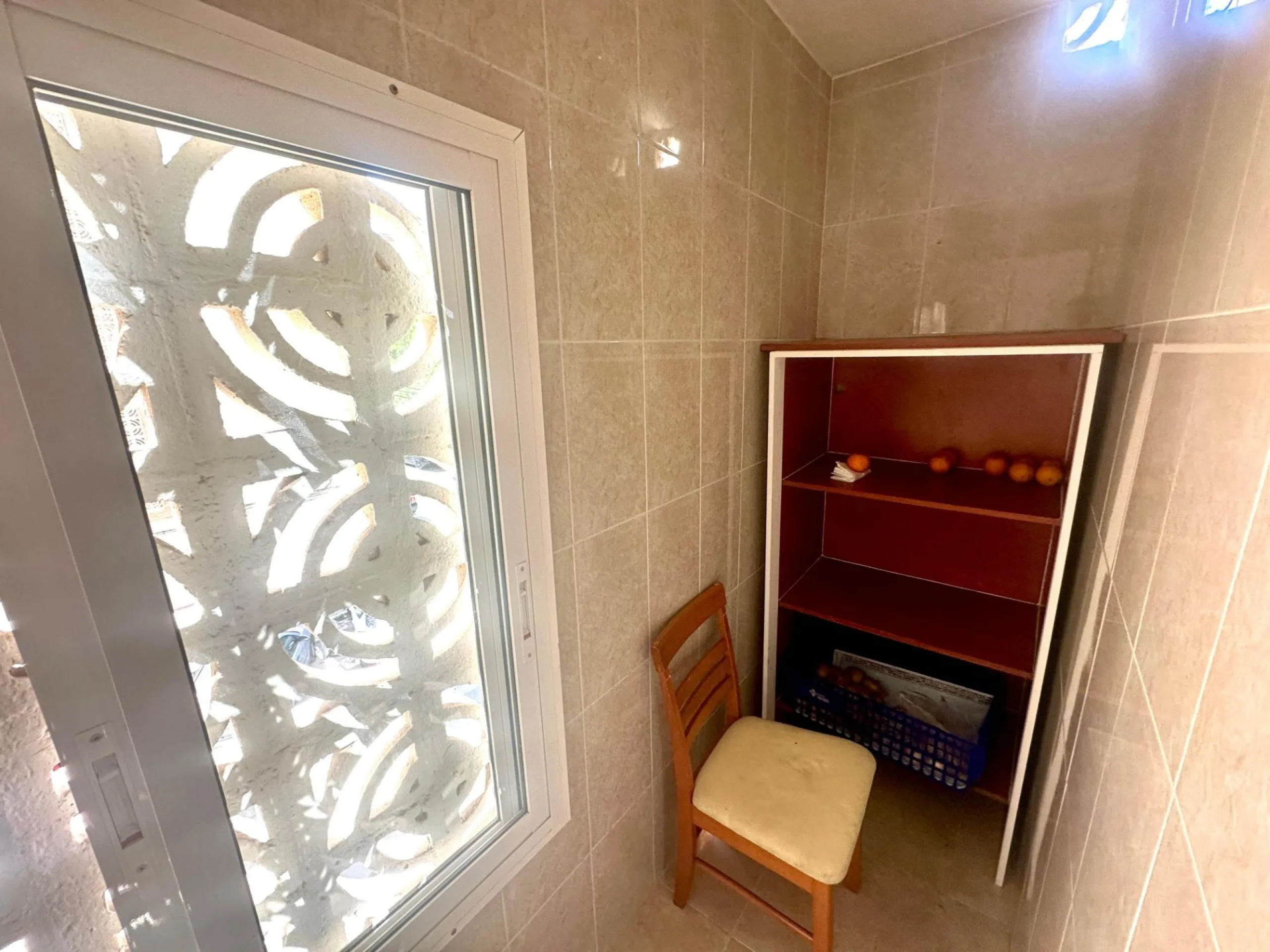 Se vende luminoso apartamento en Alicante, zona Virgen del Remedio.