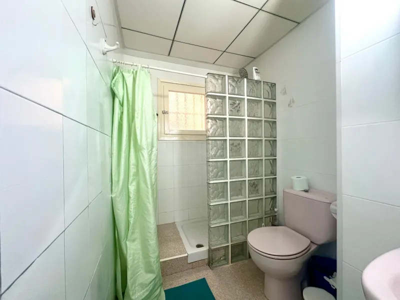 Se vende luminoso apartamento en Alicante, zona Virgen del Remedio.